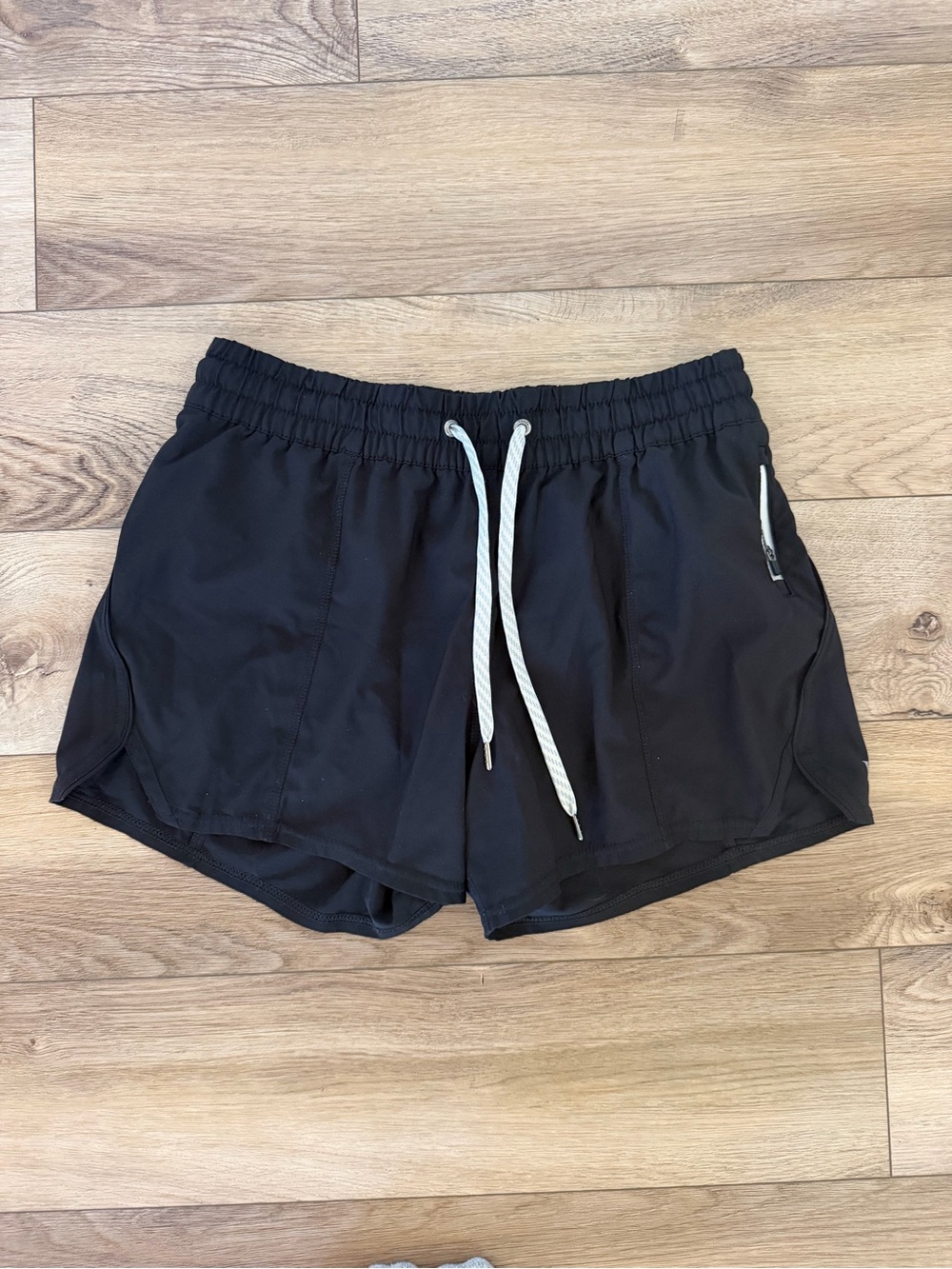 Vuori Shorts Size Medium